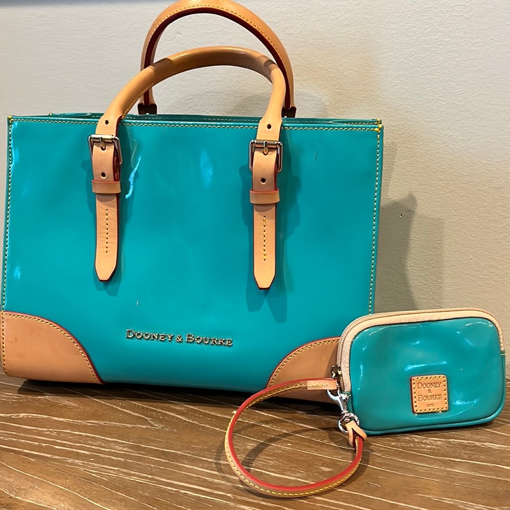 DOONEY & BOURKE PATENT LEATHER SATCHEL WOTH SHOULDER STRAP